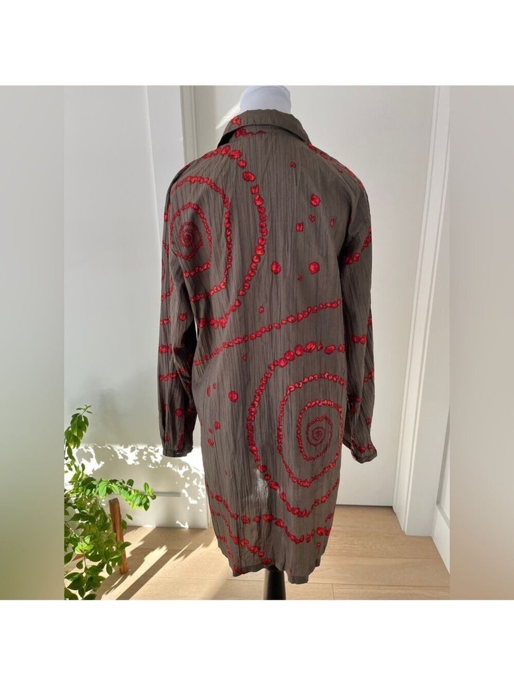 TARA VAO Tunic Blouse Button Front Spiral Splatter Pattern Crinkle Fabric Artsy - Picture 4 of 16